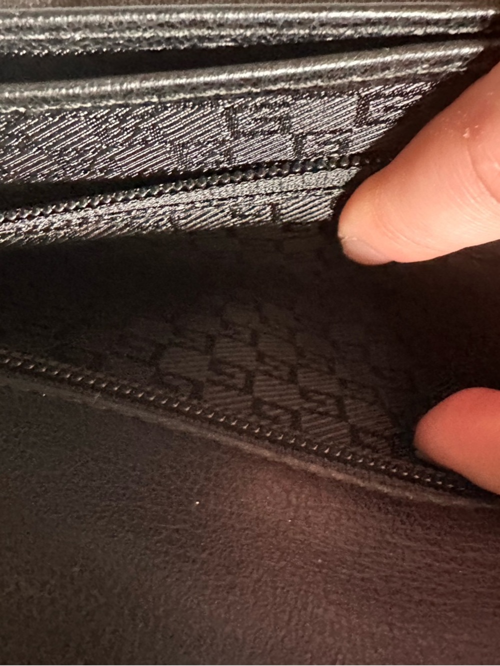 Vintage Gucci Black Leather Two-Way Clutch with Silver Hardware - Picture 7 of 10